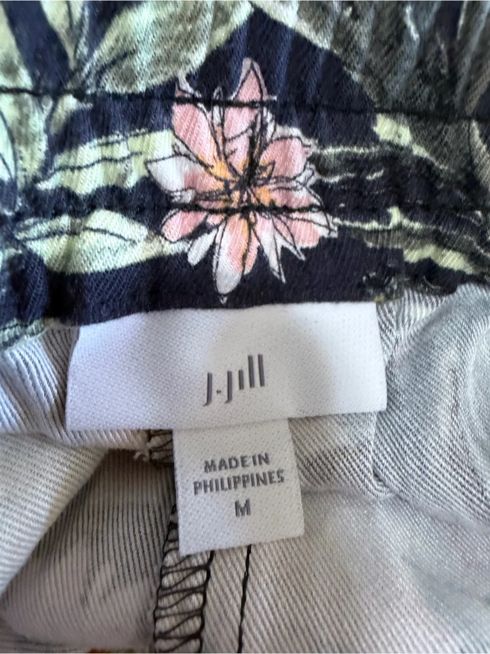 J. Jill‎ | Tropical Pineapple Print Drawstring Waist Relaxed Fit Shorts